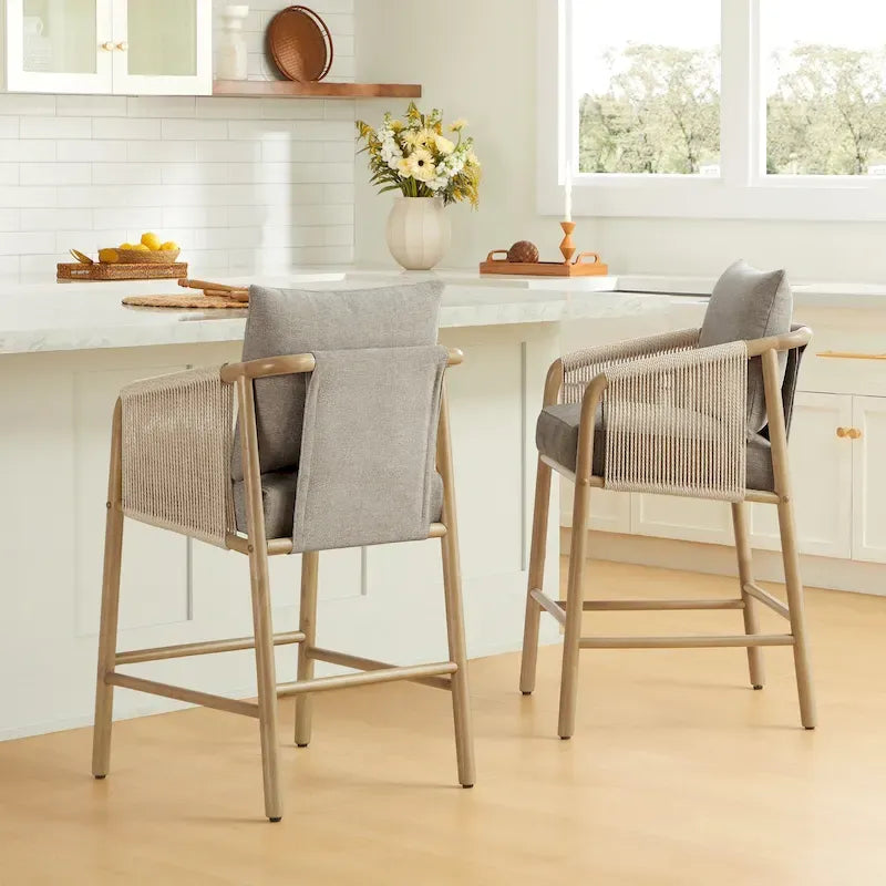 Tabouret de bar Lynn hauteur comptoir avec accoudoirs tressés en bois - Lot de 2