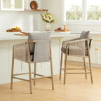 Tabouret de bar Lynn hauteur comptoir avec accoudoirs tressés en bois - Lot de 2