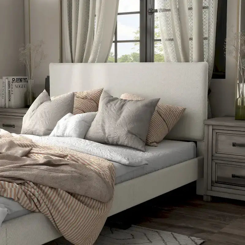 Lit plateforme queen réglable Gail Modern White Boucle