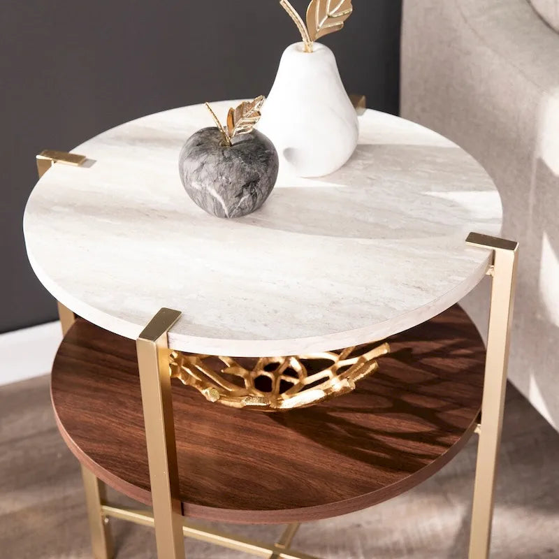 Table d'appoint ronde Aldea moderne avec plateau en faux marbre et étagère en faux bois
