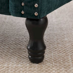 Fauteuil moderne rembourré avec clous décoratifs et pieds en bois