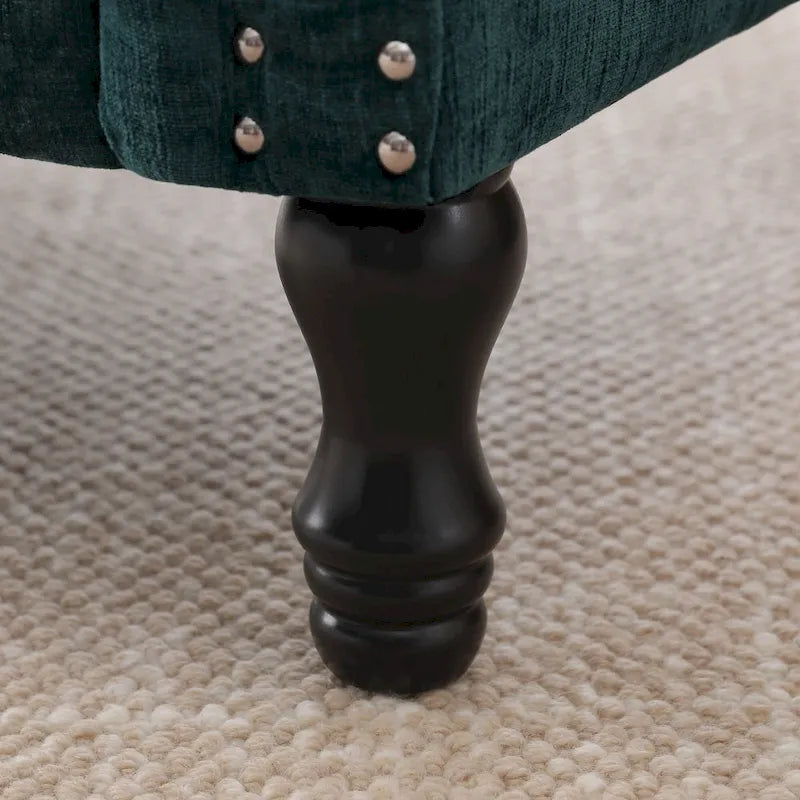 Fauteuil moderne rembourré avec clous décoratifs et pieds en bois