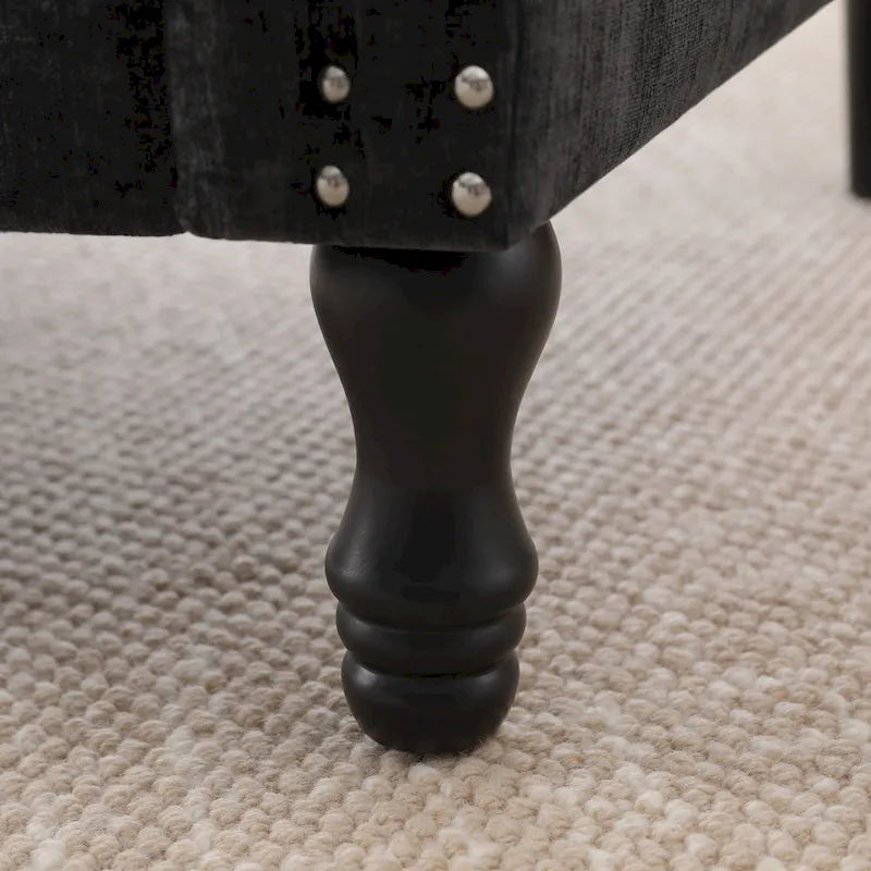 Fauteuil moderne rembourré avec clous décoratifs et pieds en bois